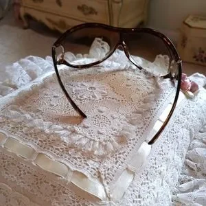 Gucci | Accessories | Vintage Gucci Oversized Tortoise Wrap  display picture 1